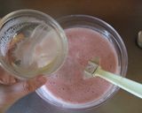 A picture of step 3 of Low-Calorie Fresh Strawberry Mousse.