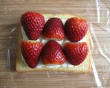 A picture of step 2 of Strawberry Brioche Sandwich.