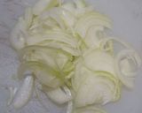 A picture of step 1 of Easy Stir-Fried Pork with Onion and Cheese.