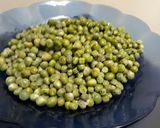 A picture of step 1 of Vegetarian curry.