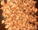 A picture of step 4 of Chicken quesadilla with fajita sauce.