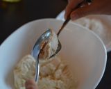 A picture of step 5 of Ukrainian syrnyky, cottage cheese pancakes.