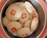 A picture of step 5 of Panchmel dal Idli.