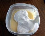 A picture of step 2 of pudding n marshmallow frosting.