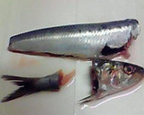 A picture of step 1 of Eat Them Up, Bones and All Sardines and Umeboshi Simmered in a Pressure Cooker.