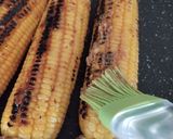 Gambar langkah 3 resipi Jagung Panggang Mentega Pedas Manis.