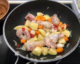 Foto del paso 2 de la receta: Caldero de patatas, pollo y alcachofas en crockpot (olla de cocción lenta)