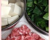 A picture of step 2 of Spinach Nabe Hot Pot.