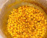 A picture of step 5 of Lahori Anda Chanay 🍲.