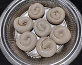 A picture of step 2 of Parotta.