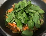 รูปขั้นตอนการทำที่ 5 ของ กะเพราหมูสับไข่ดาว