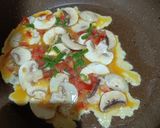 Foto langkah ke 3 dari resep Omelette Jamur Kancing.