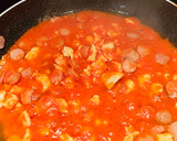 Foto del paso 2 de la receta: Berenjenas rellenas de pollo, jamón y salchichas al horno