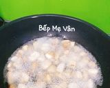 A picture of step 2 of Bún Riêu Cua with Crispy Pork Fat.