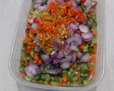 Foto langkah ke 2 dari resep 46. Acar Timun Wortel tanpa Cuka dari resep warisan keluarga.