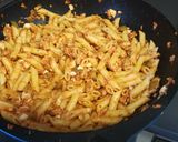 Foto del paso 3 de la receta Macarrones con bonito huevo duro y salsa de tomate con orégano y
