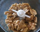 A picture of step 1 of Walnuts flourless cookies.