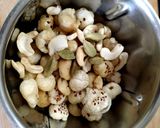 A picture of step 2 of "Shahi Makhana kheer".