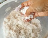 A picture of step 3 of Gluten rice with Coconut (Wingko Babat).