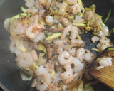 Foto del paso 6 de la receta: Arroz Frito con atún, gambas y calabacín