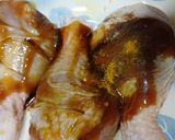 Hình bước làm 1 của món Đùi gà hấp ngũ sắc