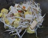 Foto langkah ke 3 dari resep Tumis toge tahu.
