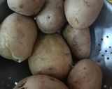 A picture of step 1 of Aloo ki tikki.