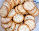 Gambar langkah 1 resipi 👩🍳Biscuit Marshmallow Dessert.