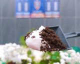 Hình bước làm 5 của món Chậu cây từ sôcôla và bánh oreo