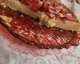 Foto del passaggio 10 della ricetta Crostata di fragole con crema pasticcera senza burro e senza panna con gelatina naturale