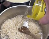 Foto del paso 1 de la receta: Risotto de pera, nueces y torta del casar 🍐 🧀 🍐