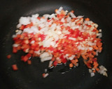 Foto del paso 1 de la receta: Fideos al huevo con alitas de pollo en salsa de tomate