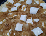 Foto del paso 5 de la receta: Pizza de cebolla y queso (fugazzetta)