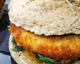 Foto del paso 5 de la receta: Burger de pollo dos salsas con pan casero
