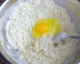 Foto del paso 2 de la receta: Empanadillas de gambas en crema reducida de las mismas cabezas