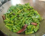 A picture of step 4 of Garlic Flat Beans or Lahsuni Sem.