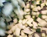 Une image de l'étape 2 de Pâtes au saumon et pesto de courgettes.