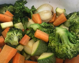 Foto del paso 2 de la receta: Crema de verduras sin lácteos