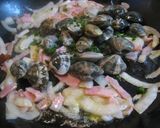 A picture of step 4 of Tomato Pasta with Asari Clams and Bacon.