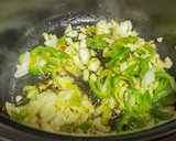 Foto del paso 2 de la receta: Alubias pintas con patatas, Zanahoria y guisantes en cookeo