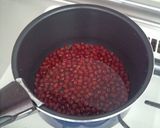 A picture of step 2 of Sekihan Made in a Rice Cooker.