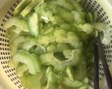 Hình bước làm 1 của món Khổ qua xào trứng