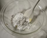 A picture of step 4 of Canned Apricot Tart.
