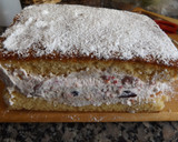 Foto del paso 4 de la receta: Pastel de bizcocho con relleno de crema de bayas rojas