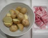 A picture of step 1 of New Potatoes and Pork Belly Simmered with Gochujang.