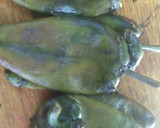 Foto del paso 1 de la receta: Chiles rellenos de queso oaxaca y frijoles a la Mario, s