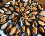Foto del paso 3 de la receta: Mejillones con picadillo sabroso