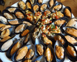 Foto del paso 3 de la receta: Mejillones con picadillo sabroso