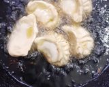 A picture of step 7 of Fry momos.