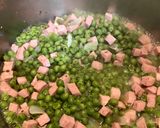 Foto del passaggio 2 della ricetta Tortellini pisellini prosciutto e panna